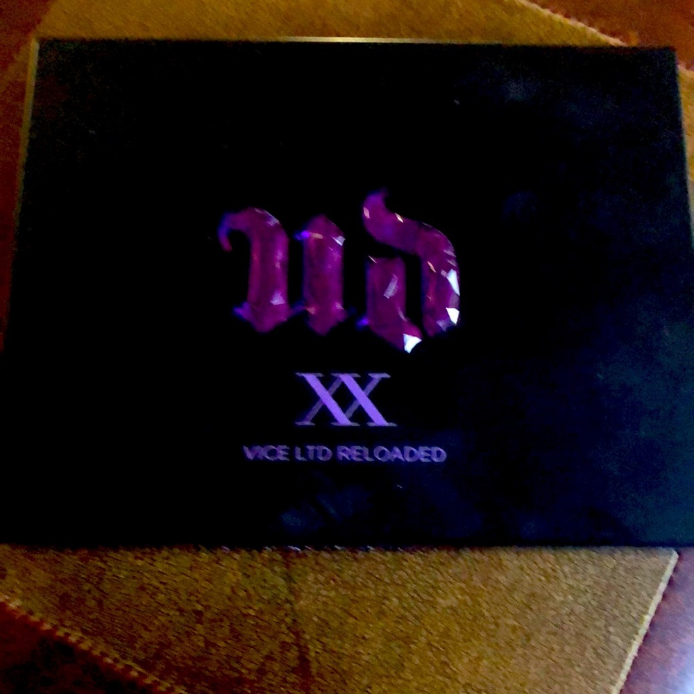 Urban Decay eyeshadow palette